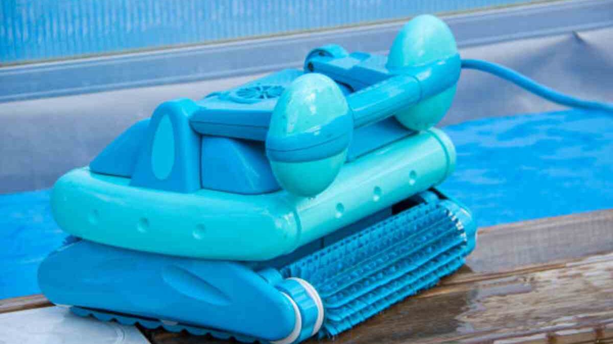 6 Reasons Why You Should Use a Robotic Pool Cleaner