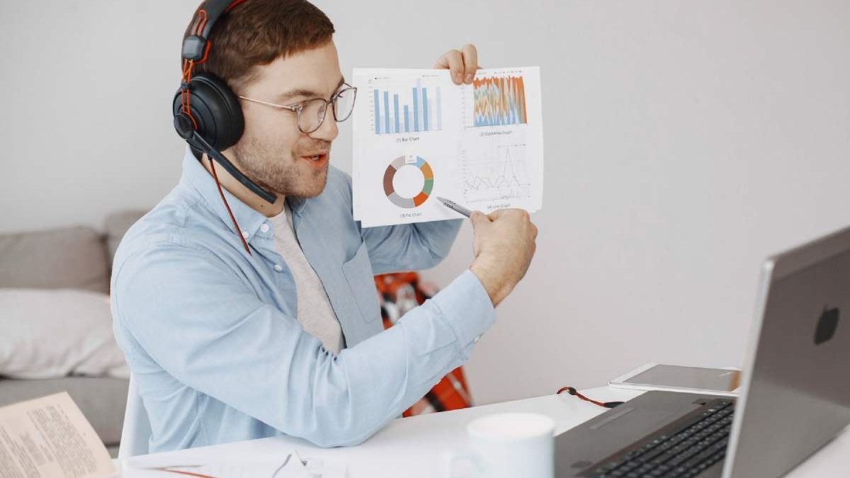 What does a Technical Support Analyst do? – Definition, Profile, and More